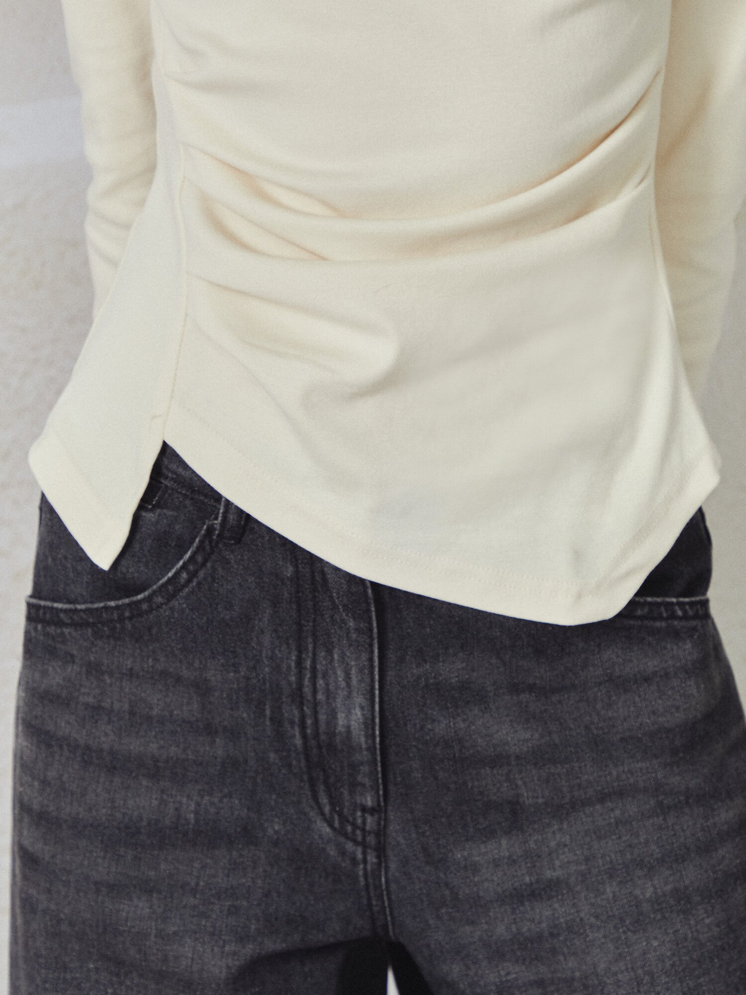 셔링 랩 보트넥 티셔츠 (CREAM)