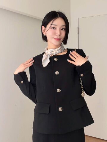 울 로고 버튼 스퀘어넥 재킷 