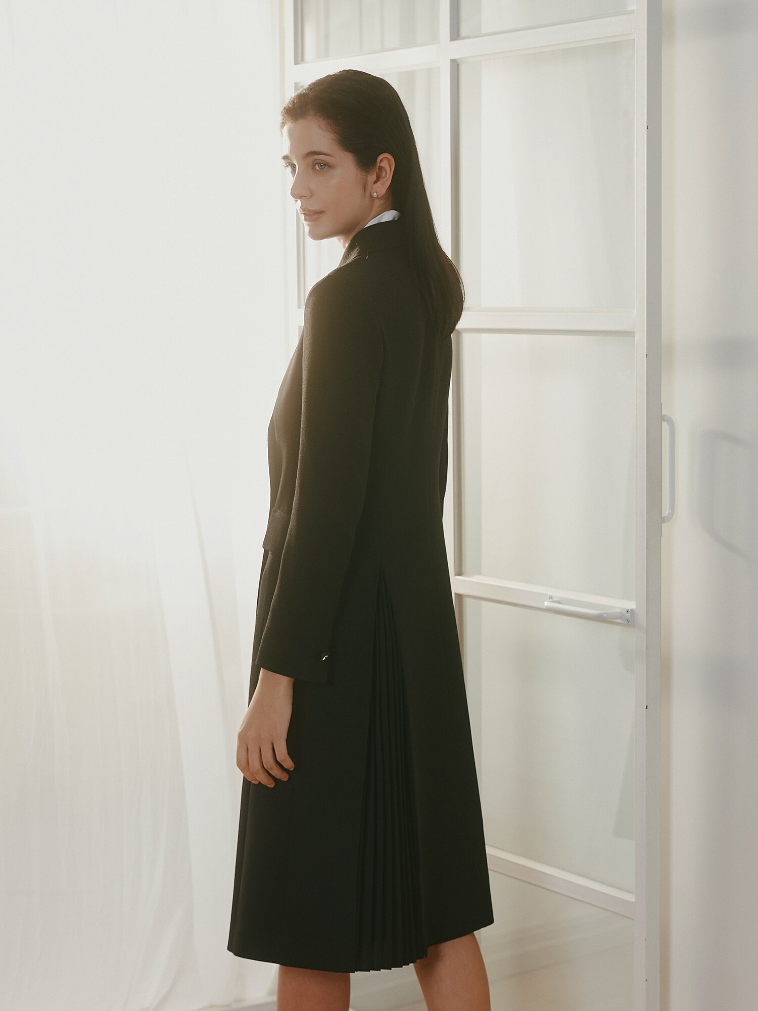 사이드 플리츠 테일러드 원피스 (BLACK)