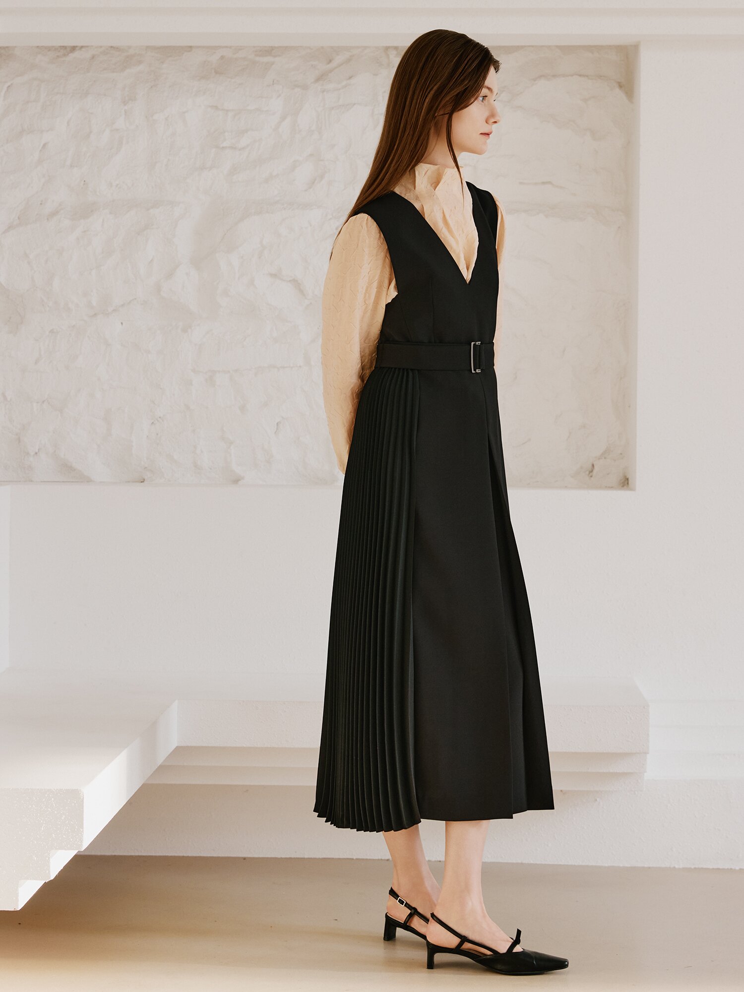 플리츠 브이넥 레이어드 원피스 (BLACK)