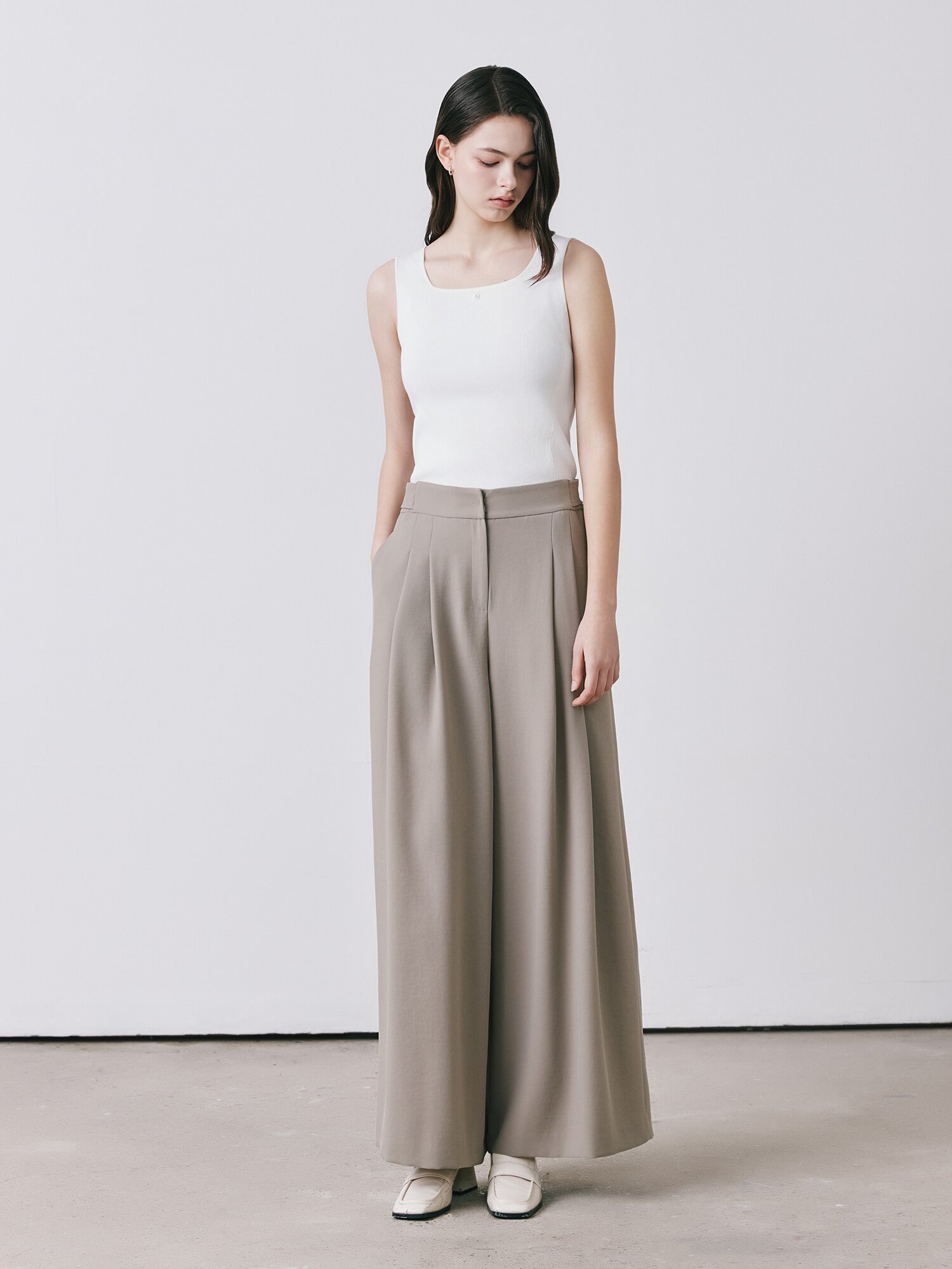 투턱 백 밴딩 퀼로트 팬츠 (KHAKI)
