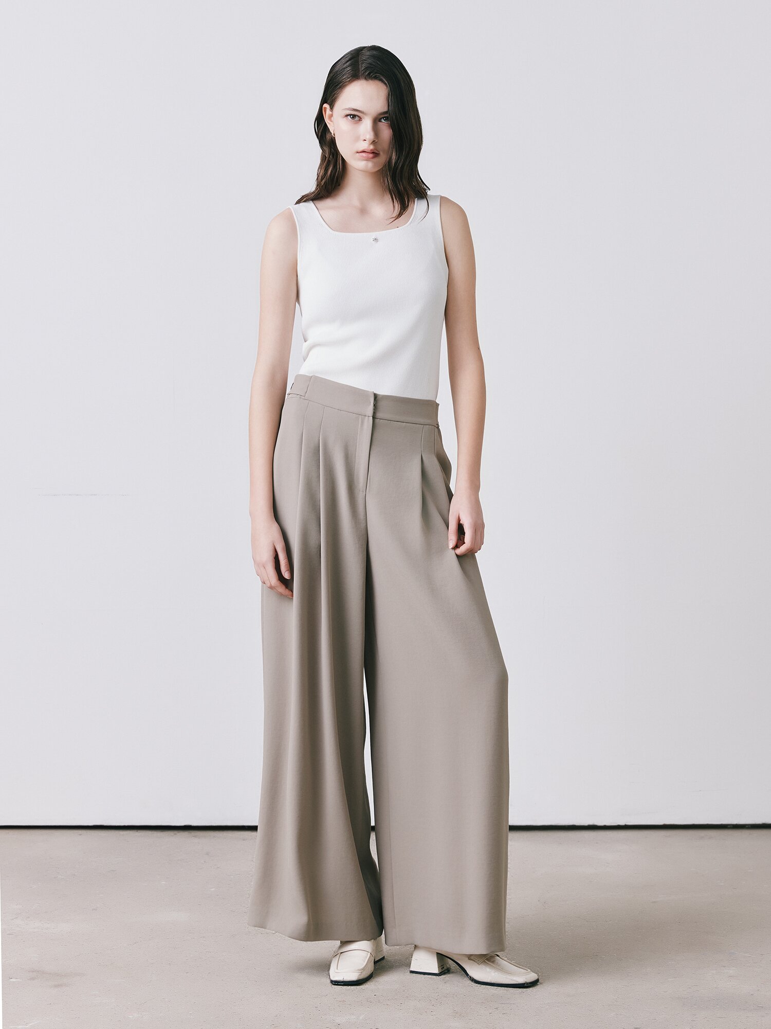 투턱 백 밴딩 퀼로트 팬츠 (KHAKI)