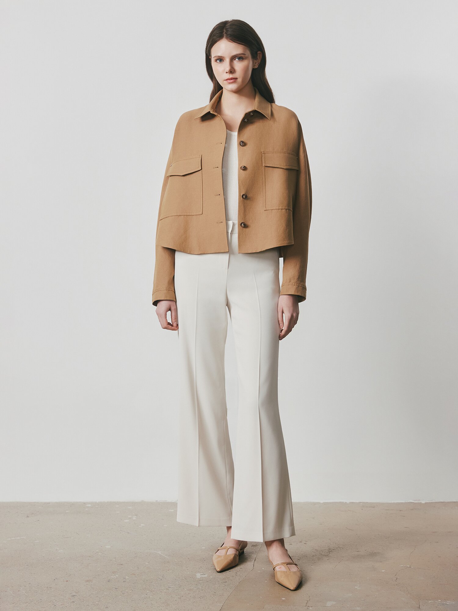 버튼 장식 슬림 부츠컷 팬츠 (BEIGE)