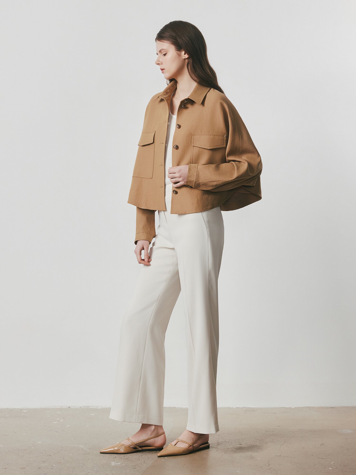 버튼 장식 슬림 부츠컷 팬츠 (BEIGE)