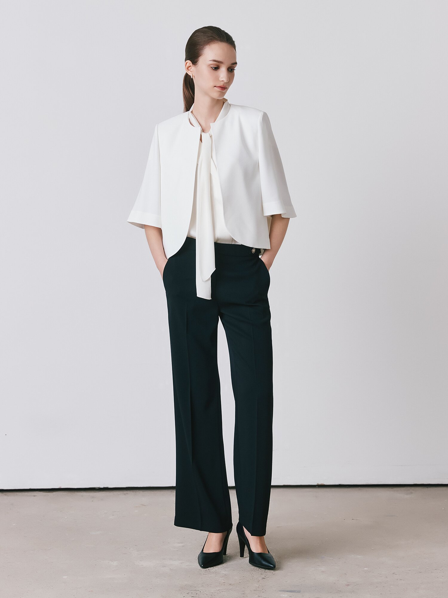 버튼 장식 슬림 부츠컷 팬츠 (BLACK)