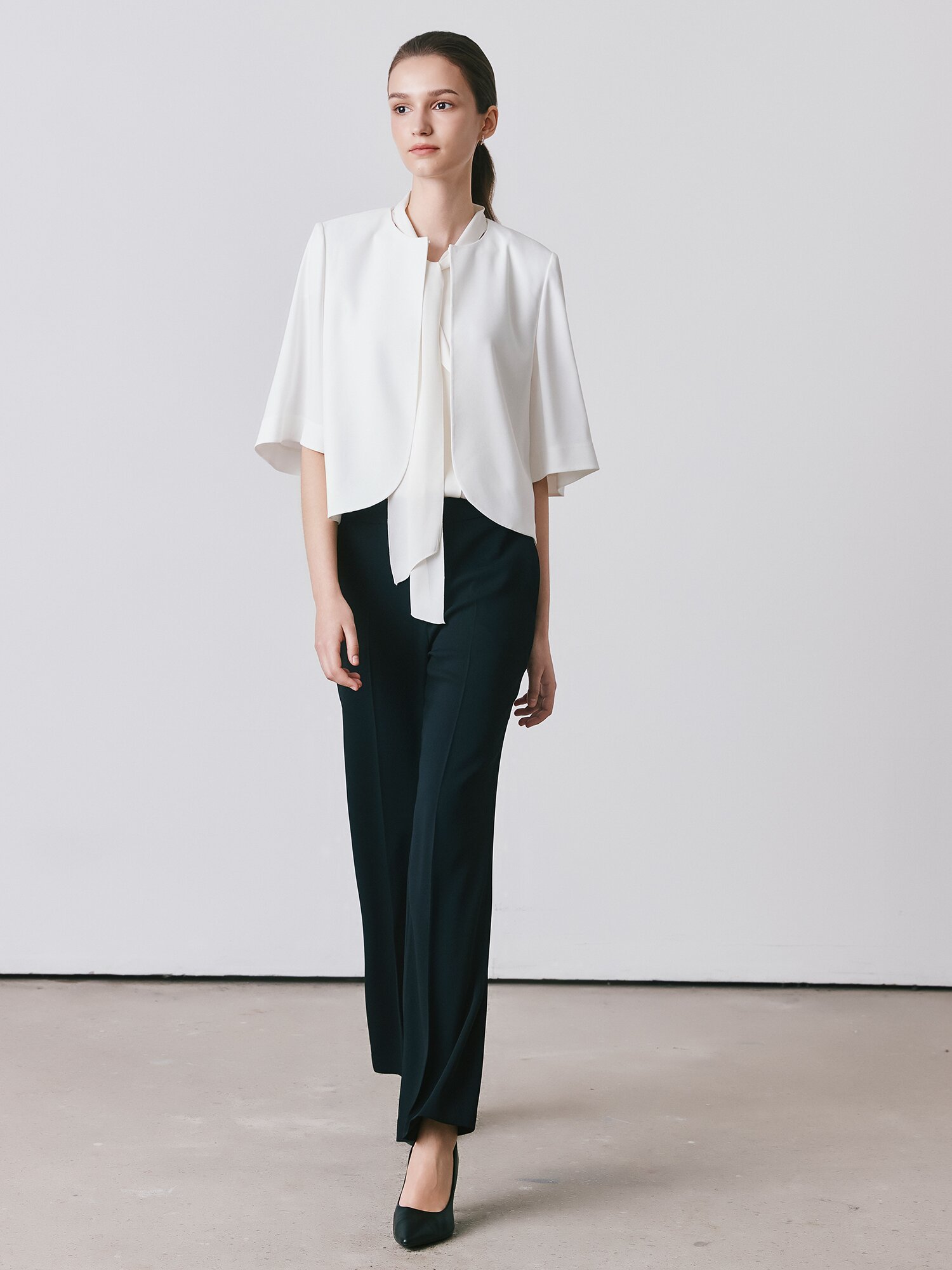 버튼 장식 슬림 부츠컷 팬츠 (BLACK)