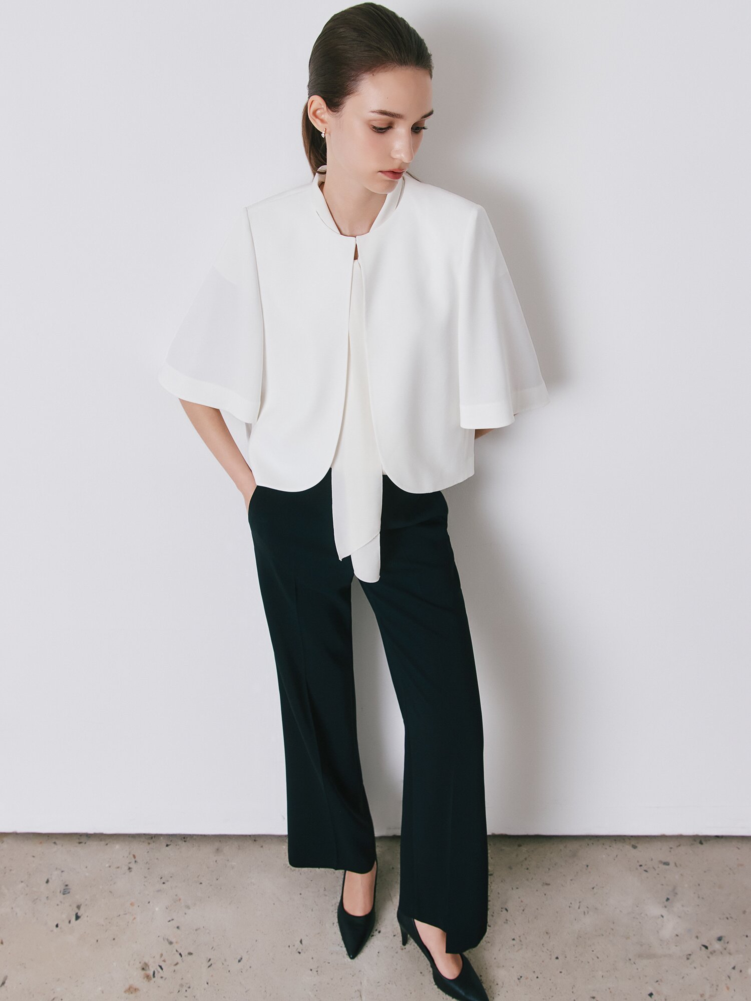 버튼 장식 슬림 부츠컷 팬츠 (BLACK)