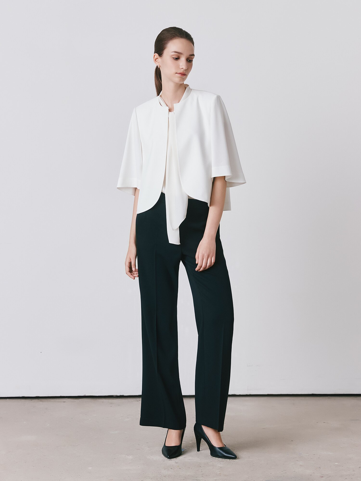 버튼 장식 슬림 부츠컷 팬츠 (BLACK)