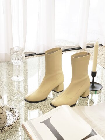 NOUGAT_vanilla 발이 편안한 나긋한 핏의 삭스 부츠.