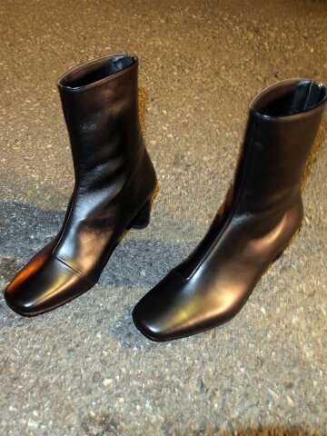 MARTINI_black 스퀘어 토의 슬림핏으로 착화감까지 좋은 앵클부츠.