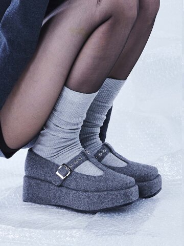 VAN_wool grey 스퀘어토 스트랩로퍼.