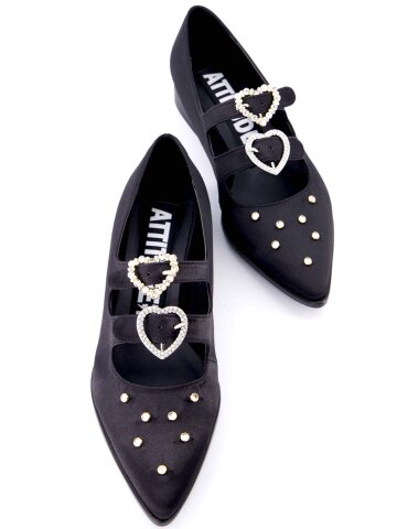 COSMICO_satin black 사랑스러운 하트장식의 두줄 스트랩 플랫슈즈.