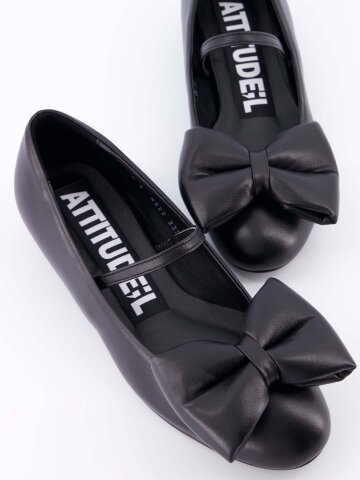 CECILE_black 도톰한 스펀지를 넣어 발이 따뜻한 리본플랫슈즈.