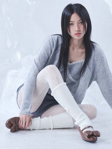 CECILE_tan
 도톰한 스펀지를 넣어 발이 따뜻한 리본플랫슈즈.