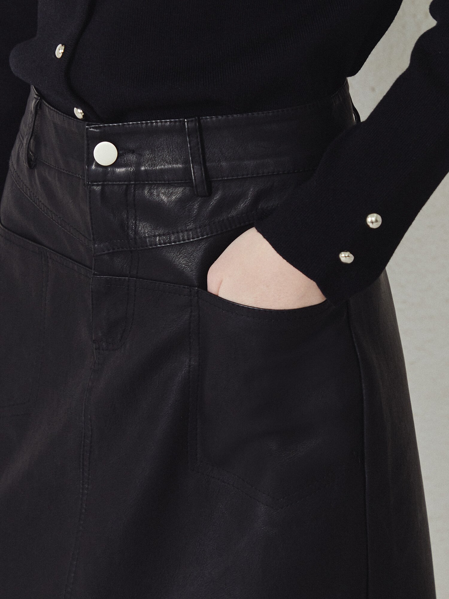 페이크 레더 H라인 스커트 (BLACK)