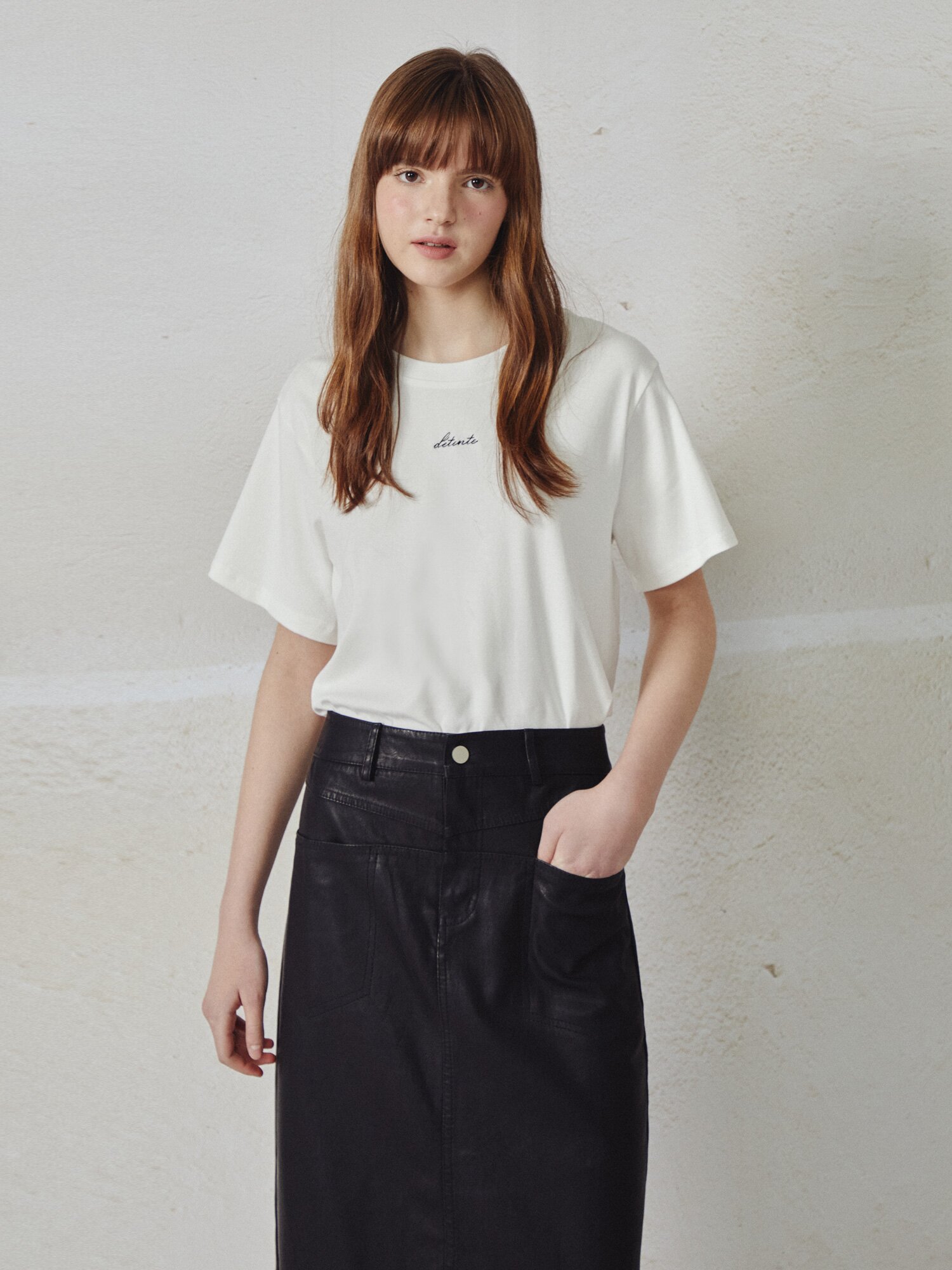 레터링 자수 라운드넥 티셔츠 (IVORY)