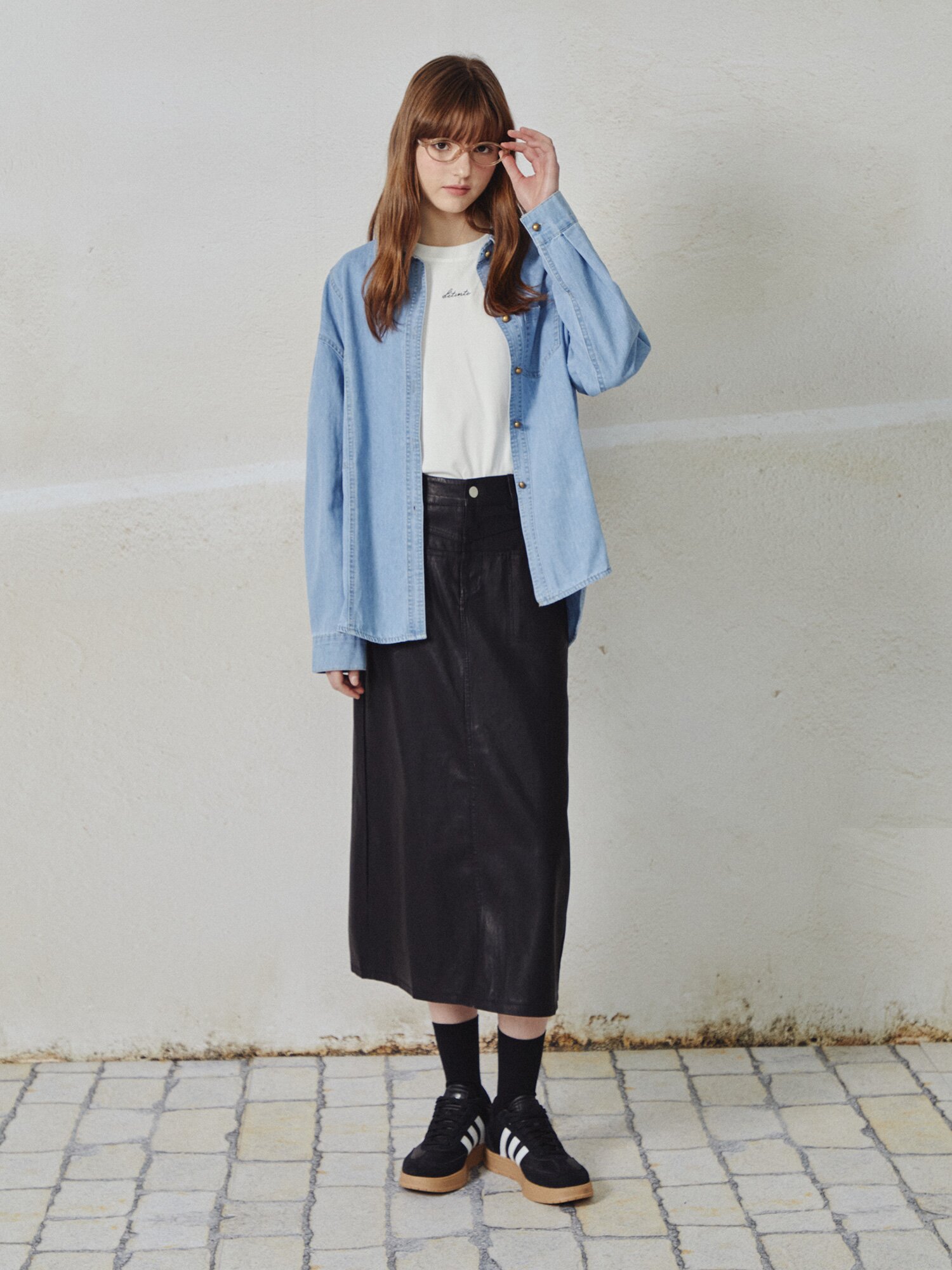 레터링 자수 라운드넥 티셔츠 (IVORY)