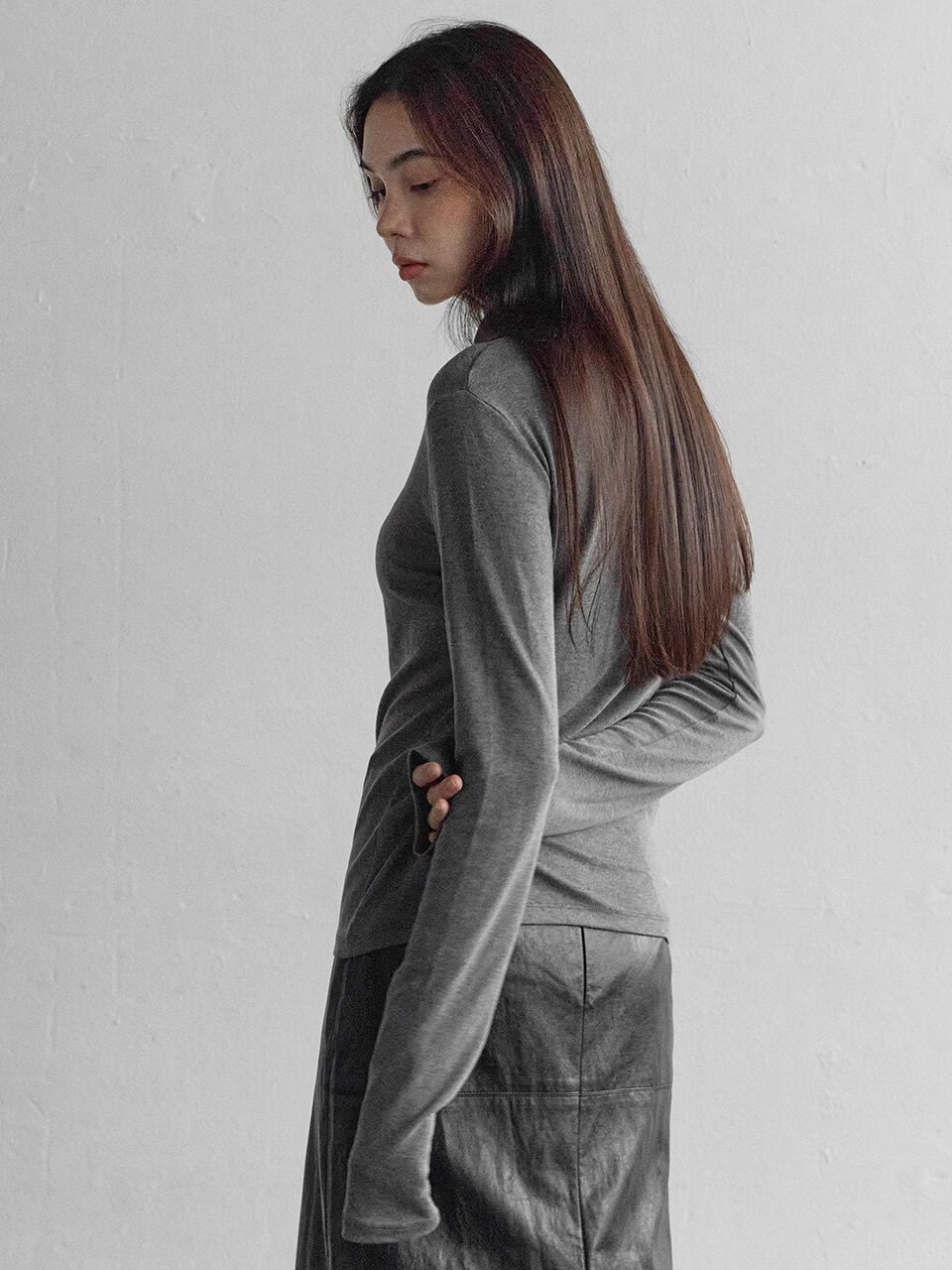 2512 SECOND SKIN TURTLE NECK TEE - CHARCOAL