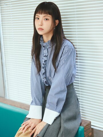 스트라이프 프릴넥 크롭 블라우스 