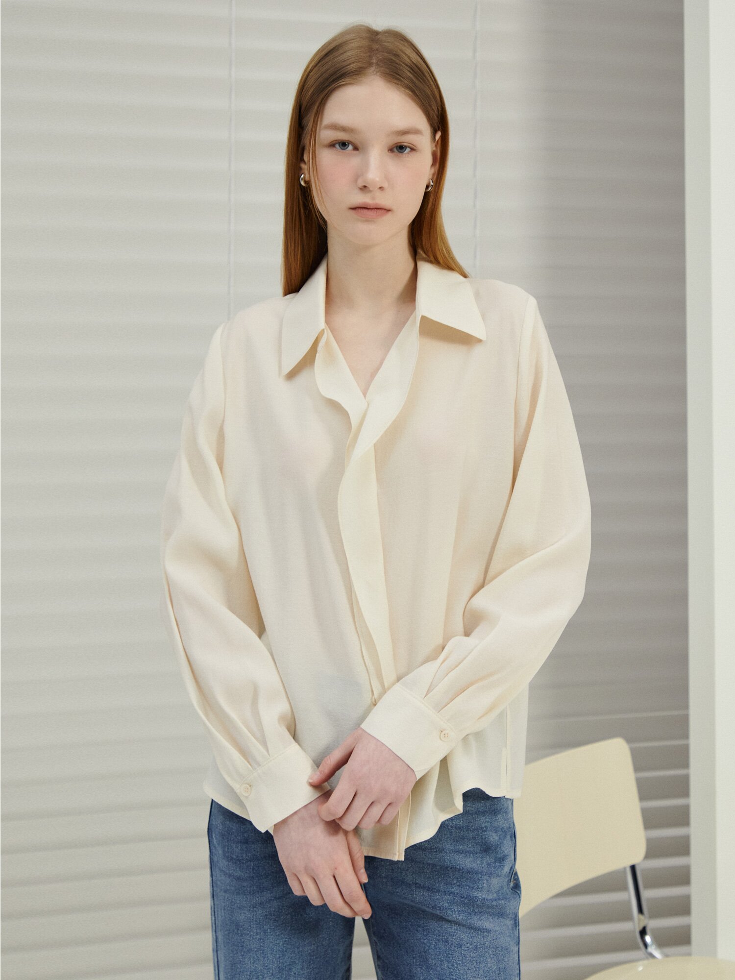 러플 오픈 칼라 블라우스 (CREAM)
