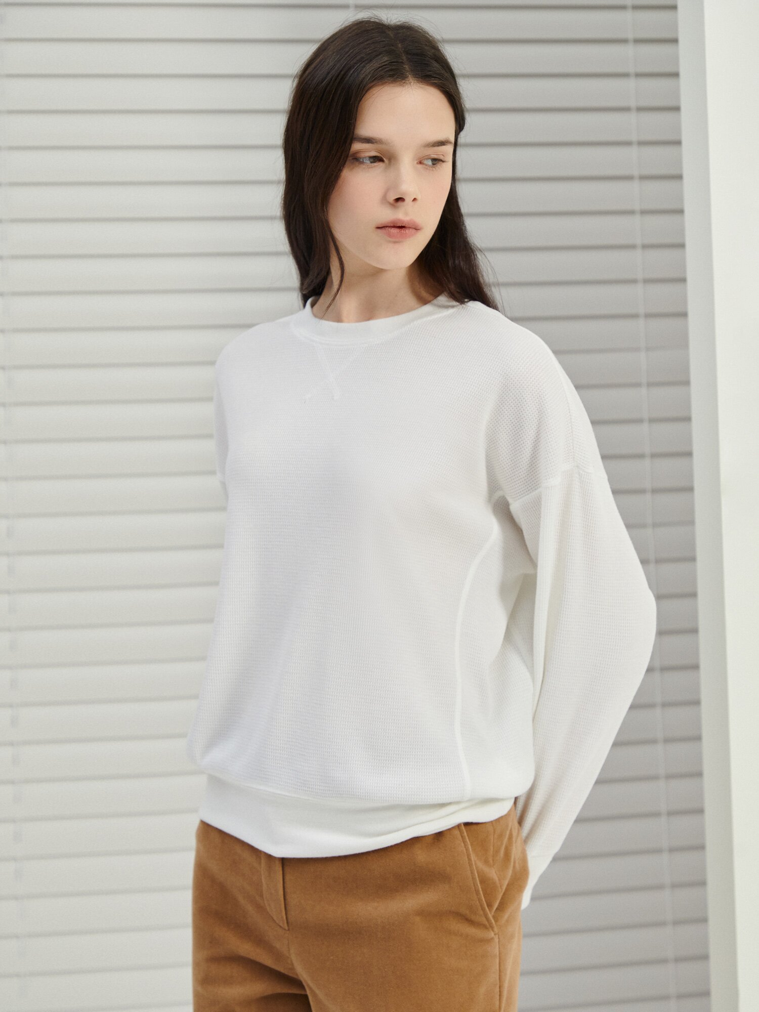 루즈핏 와플 텍스쳐 스웨트셔츠 (WHITE)
