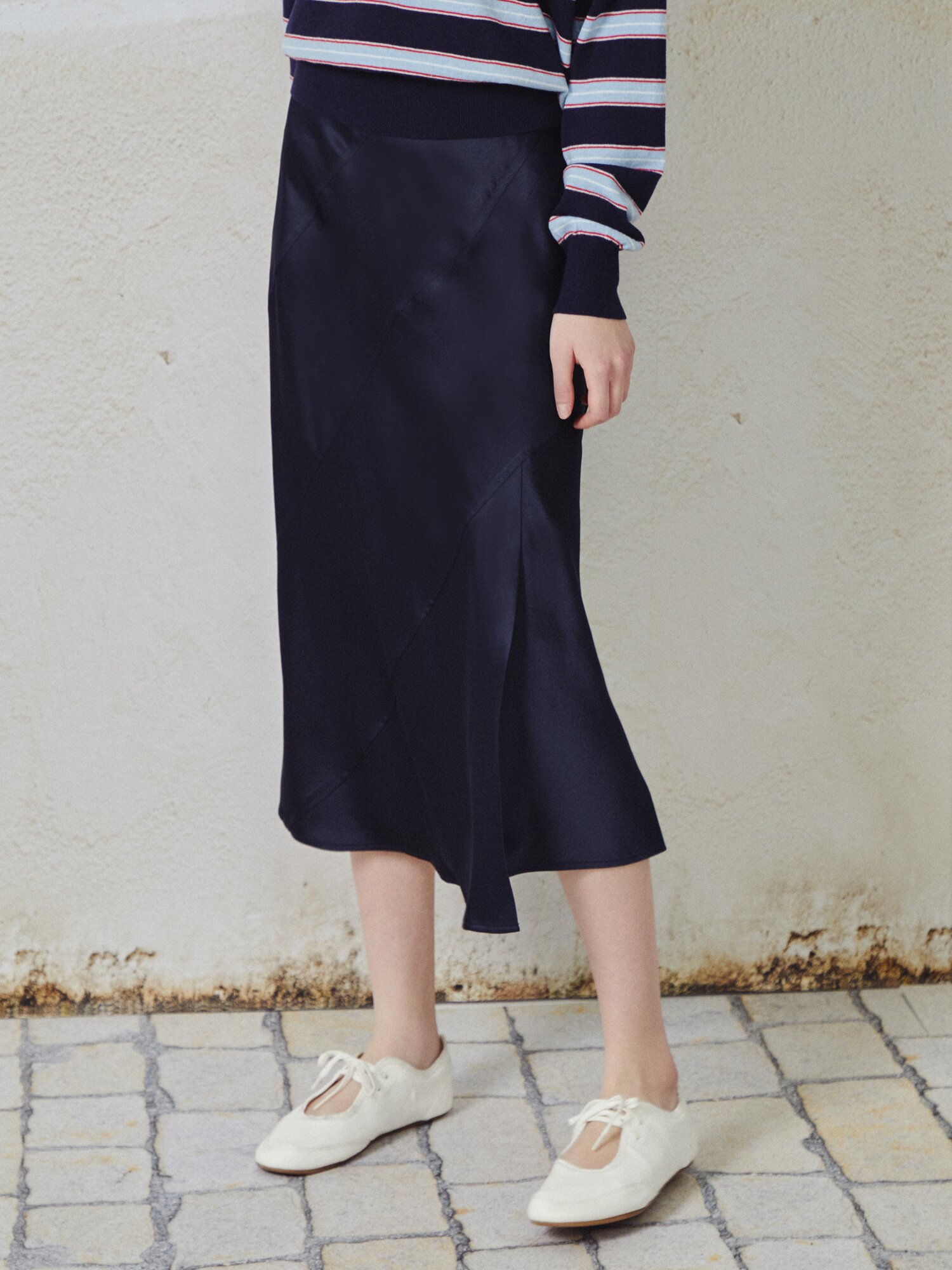 크링클 사틴 플레어 스커트 (NAVY)