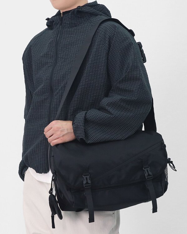남여공용 데일리 대용량 노트북수납 분리수납 심플 크로스백 SBGB005