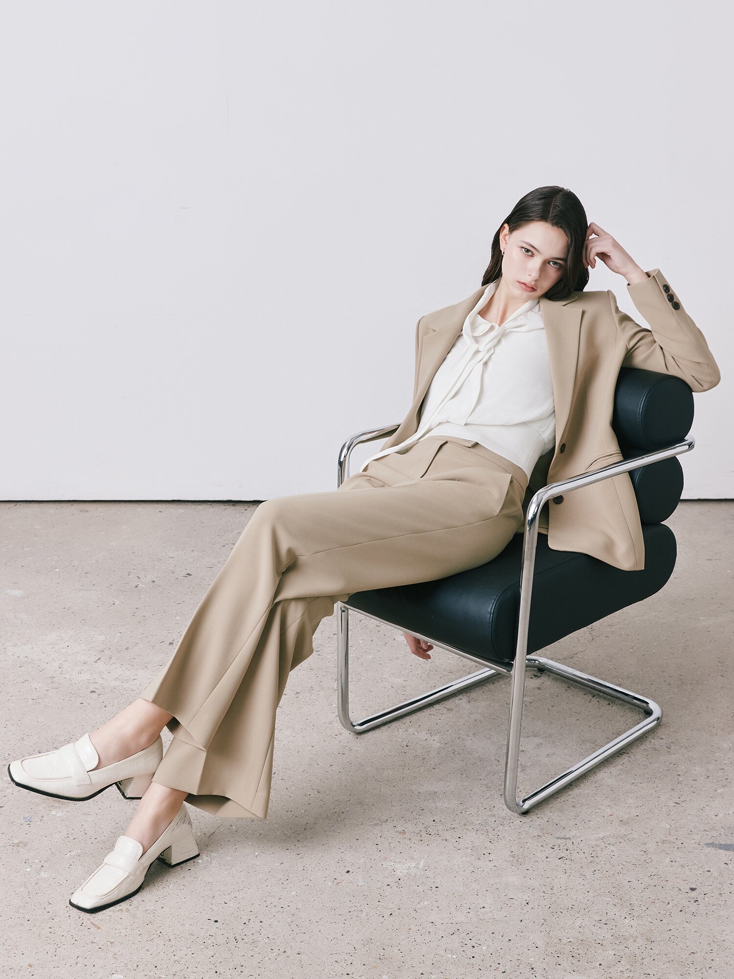 스판 세미 부츠컷 팬츠 (BEIGE)