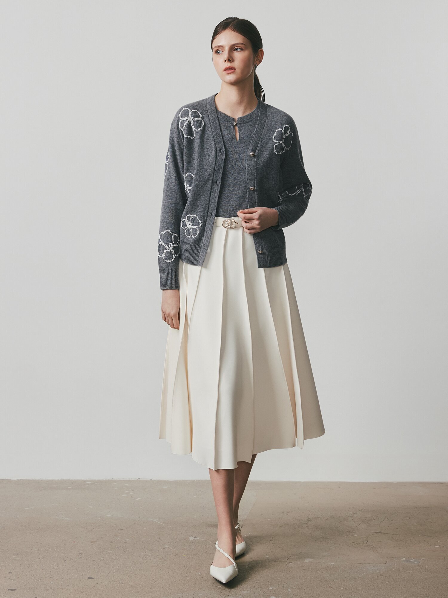 울 플라워 자수 브이넥 가디건 (MELANGE GREY)