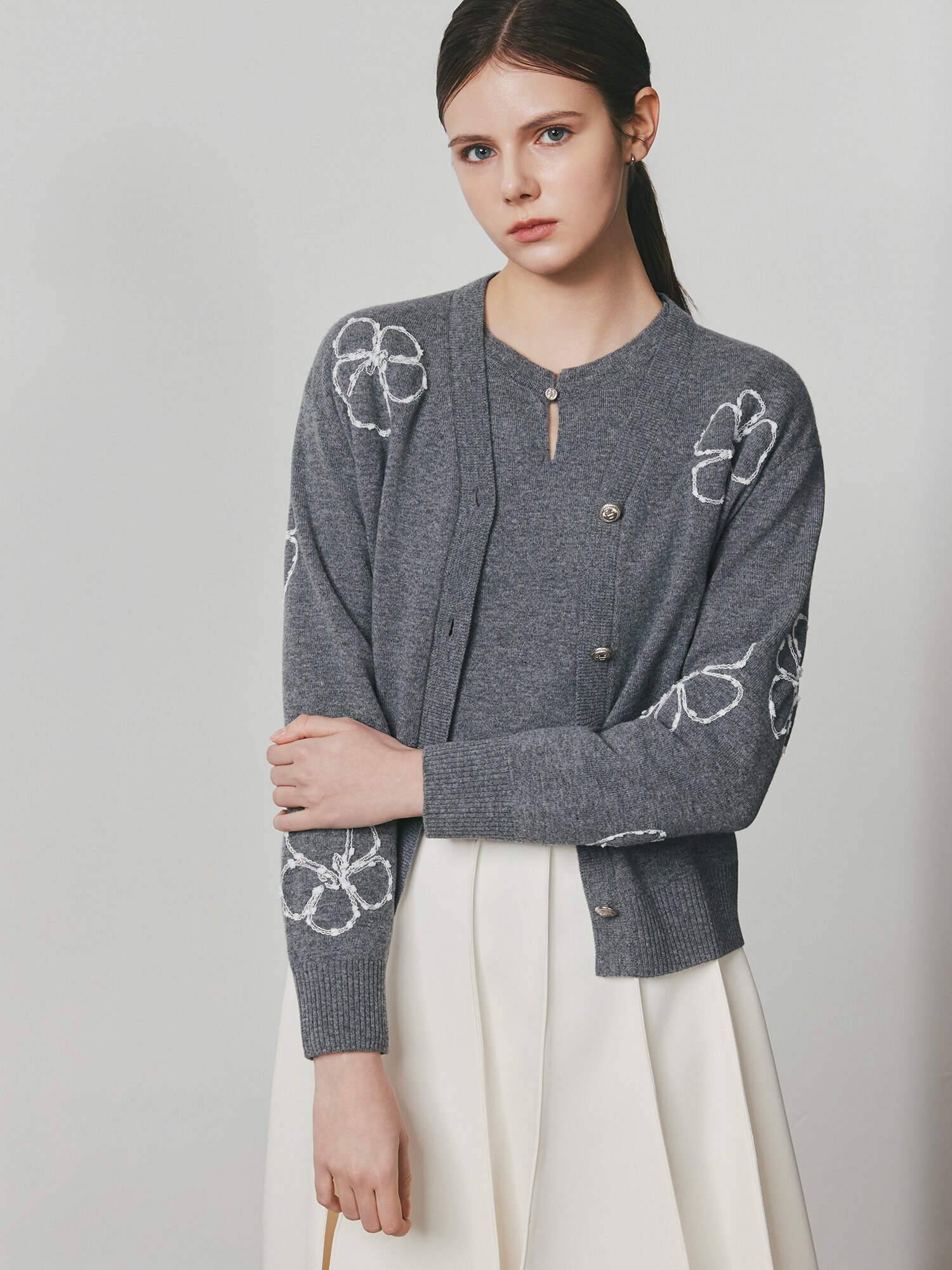 울 플라워 자수 브이넥 가디건 (MELANGE GREY)