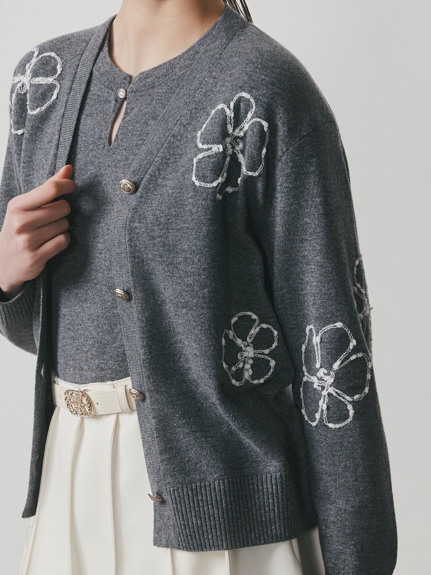 울 플라워 자수 브이넥 가디건 (MELANGE GREY)