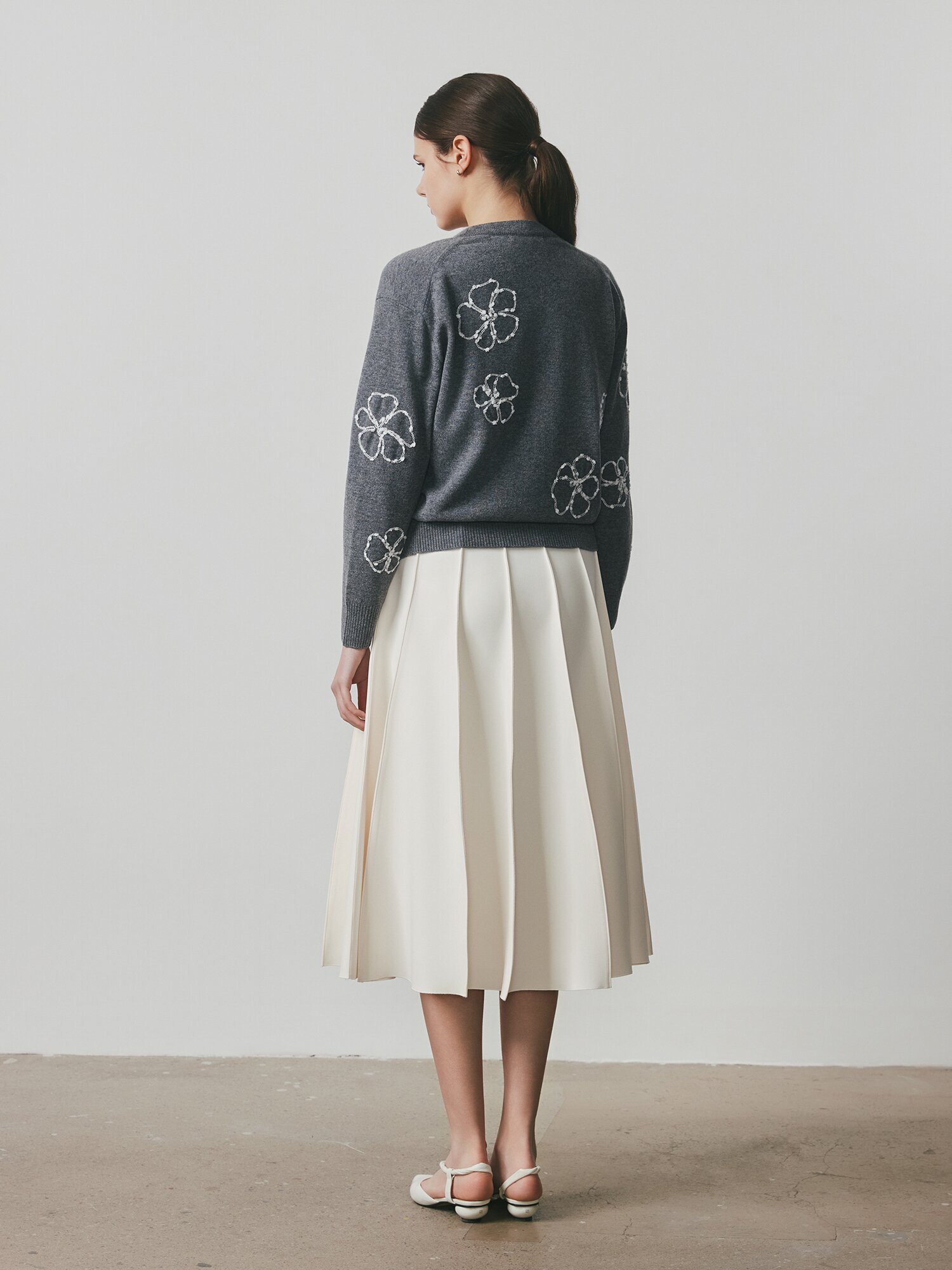 울 플라워 자수 브이넥 가디건 (MELANGE GREY)