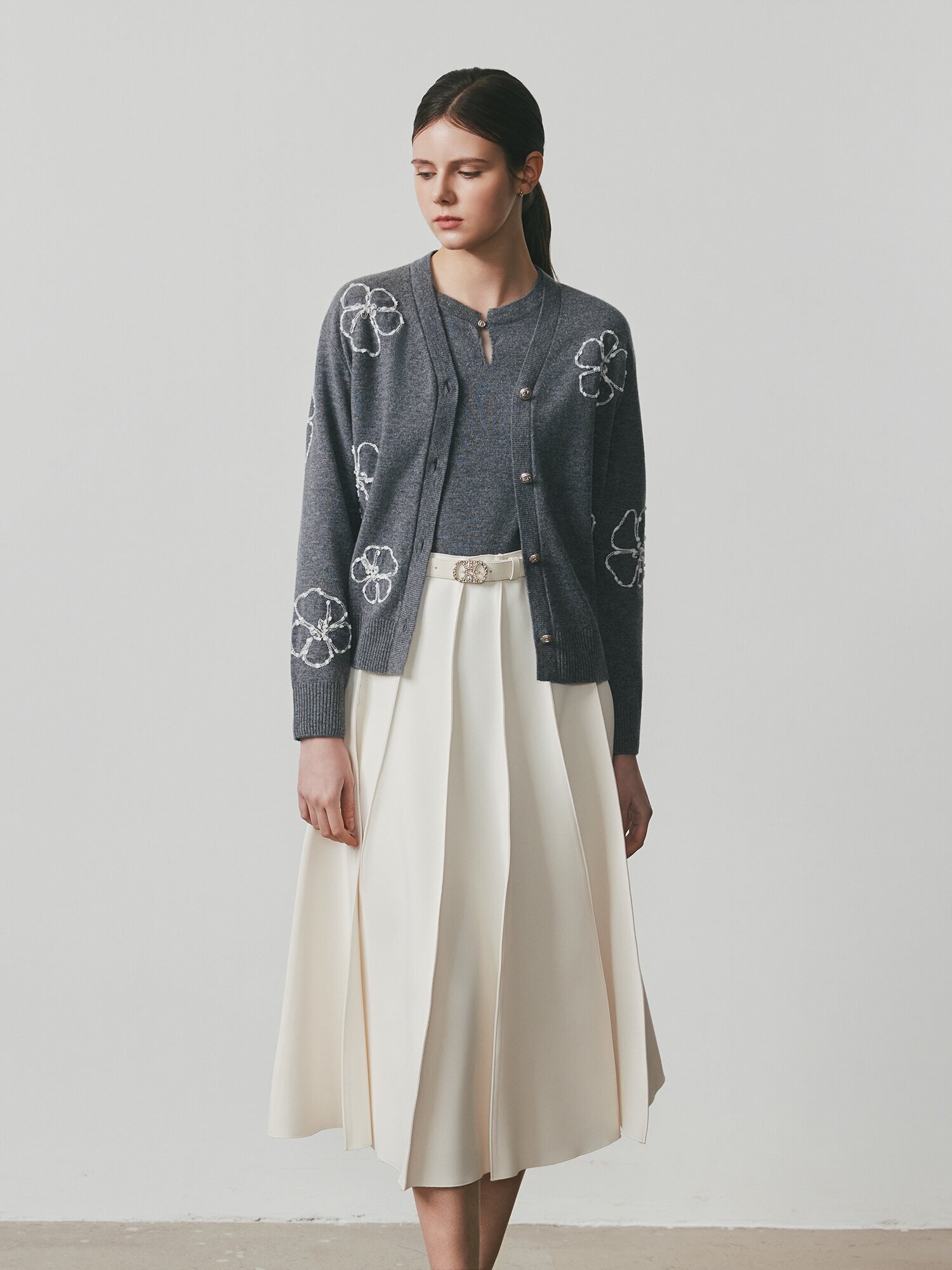 울 플라워 자수 브이넥 가디건 (MELANGE GREY)