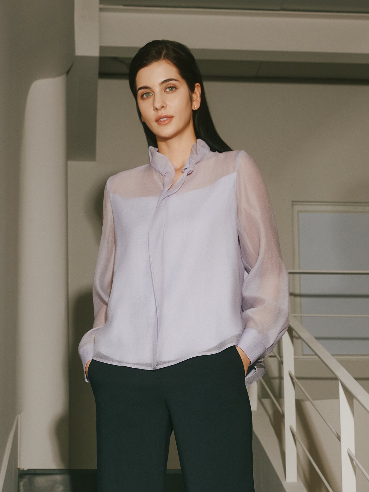 오간자 프릴넥 블라우스 (LAVENDAR)