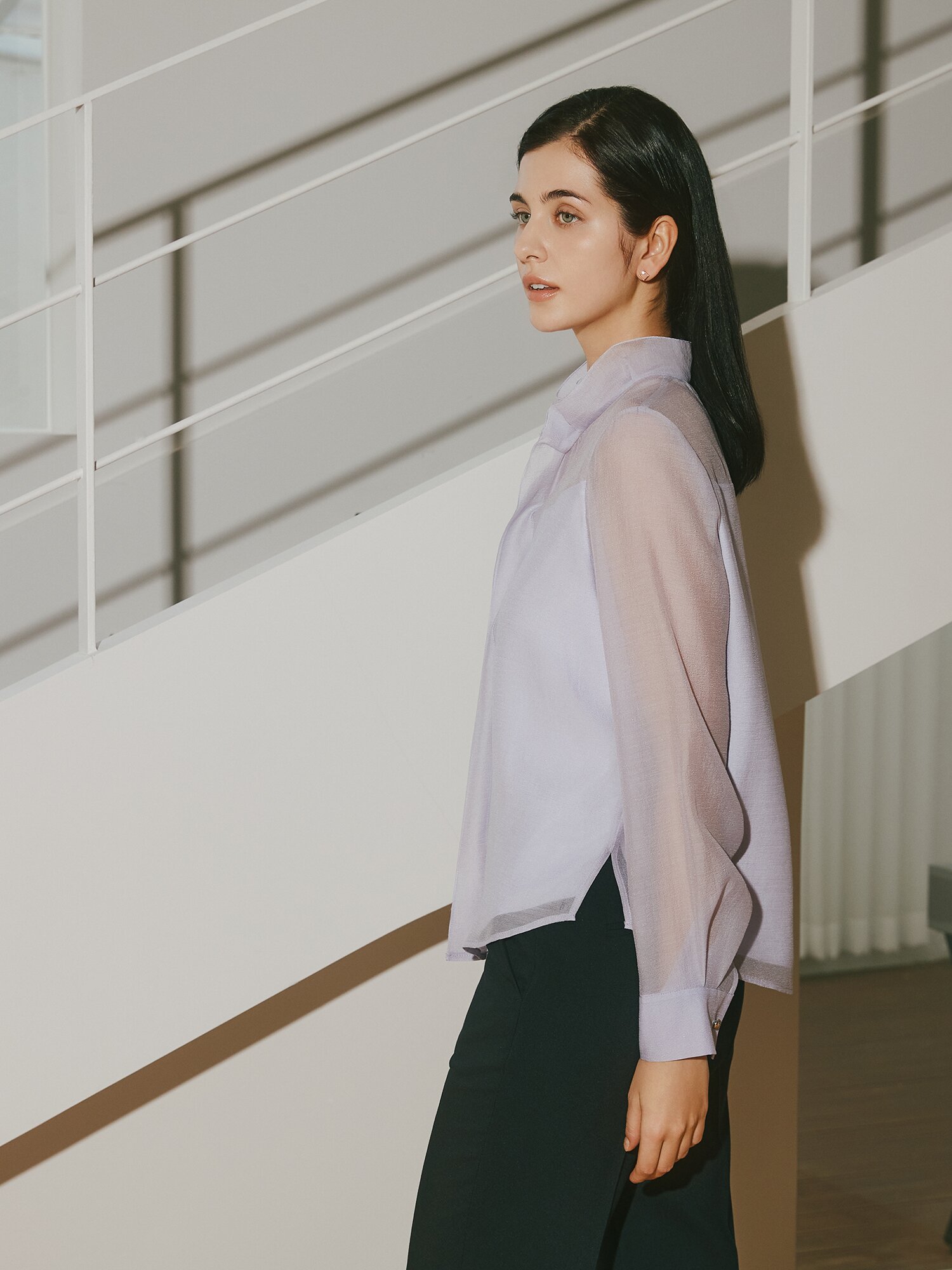 오간자 프릴넥 블라우스 (LAVENDAR)