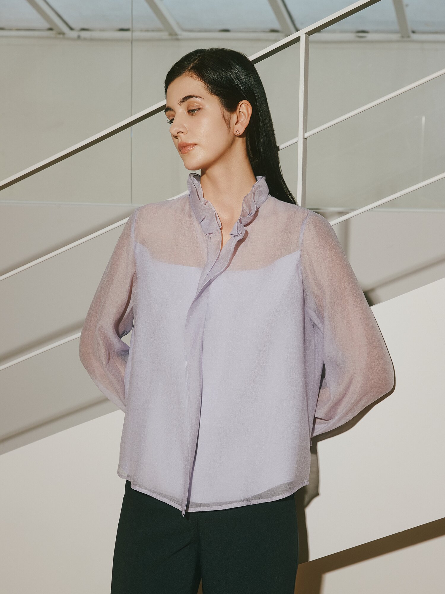 오간자 프릴넥 블라우스 (LAVENDAR)