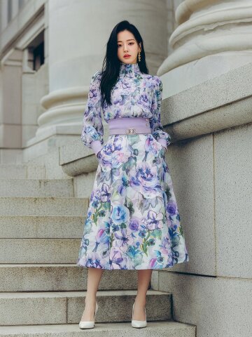 턱 디테일 하이넥 블라우스 