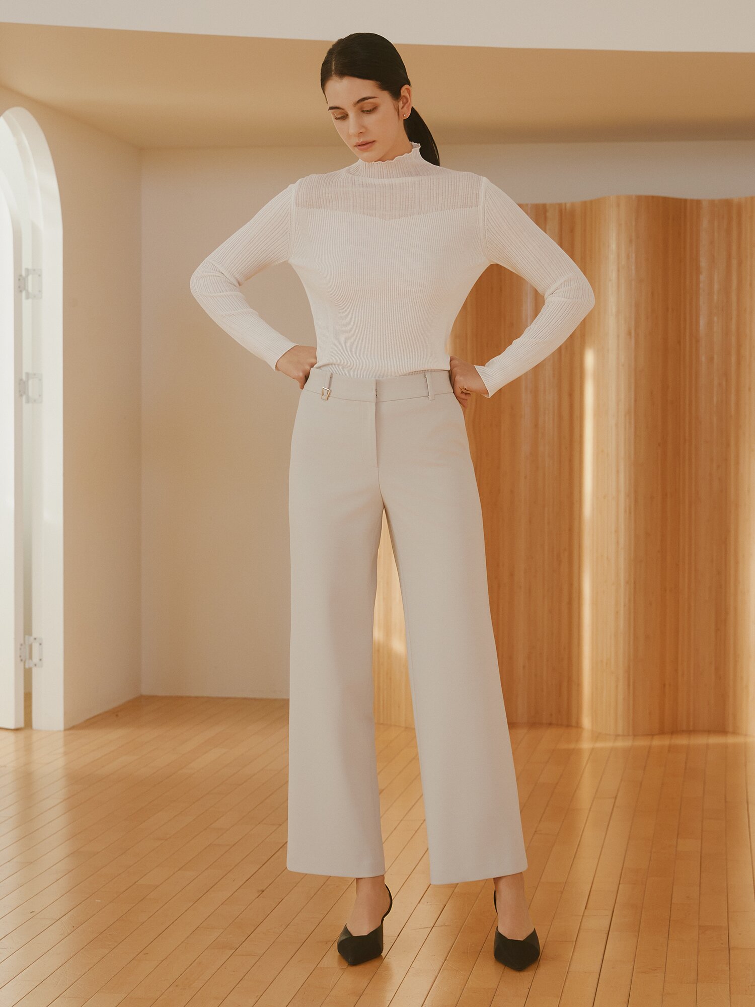 메탈 장식 백 밴딩 부츠컷 팬츠 (LIGHT GREY)