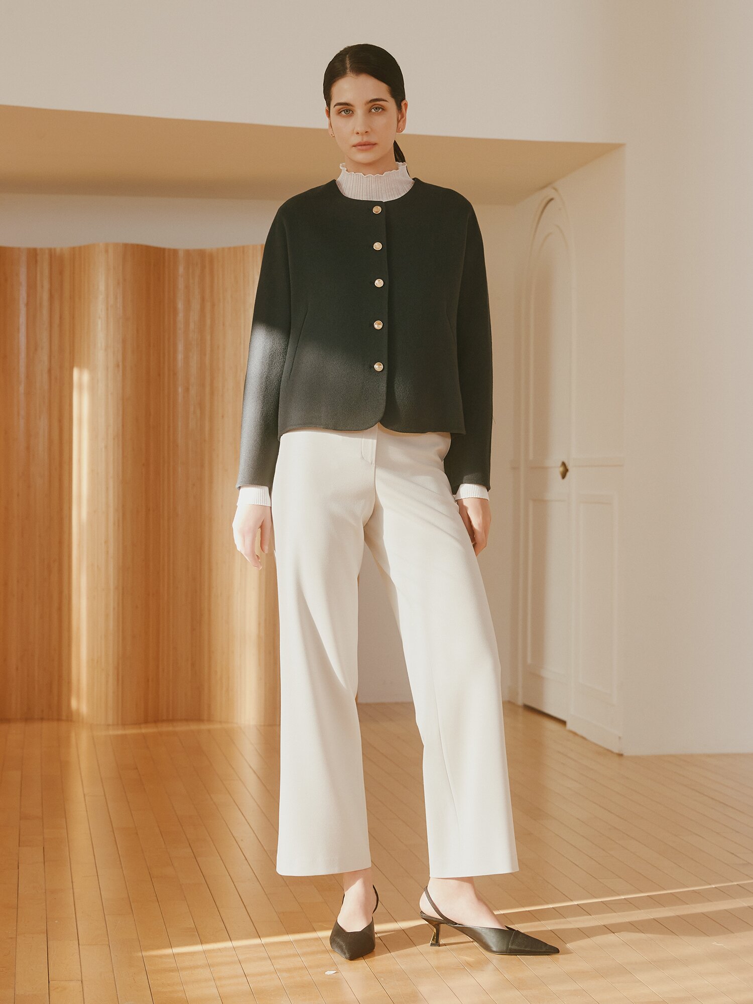 메탈 장식 백 밴딩 부츠컷 팬츠 (LIGHT GREY)