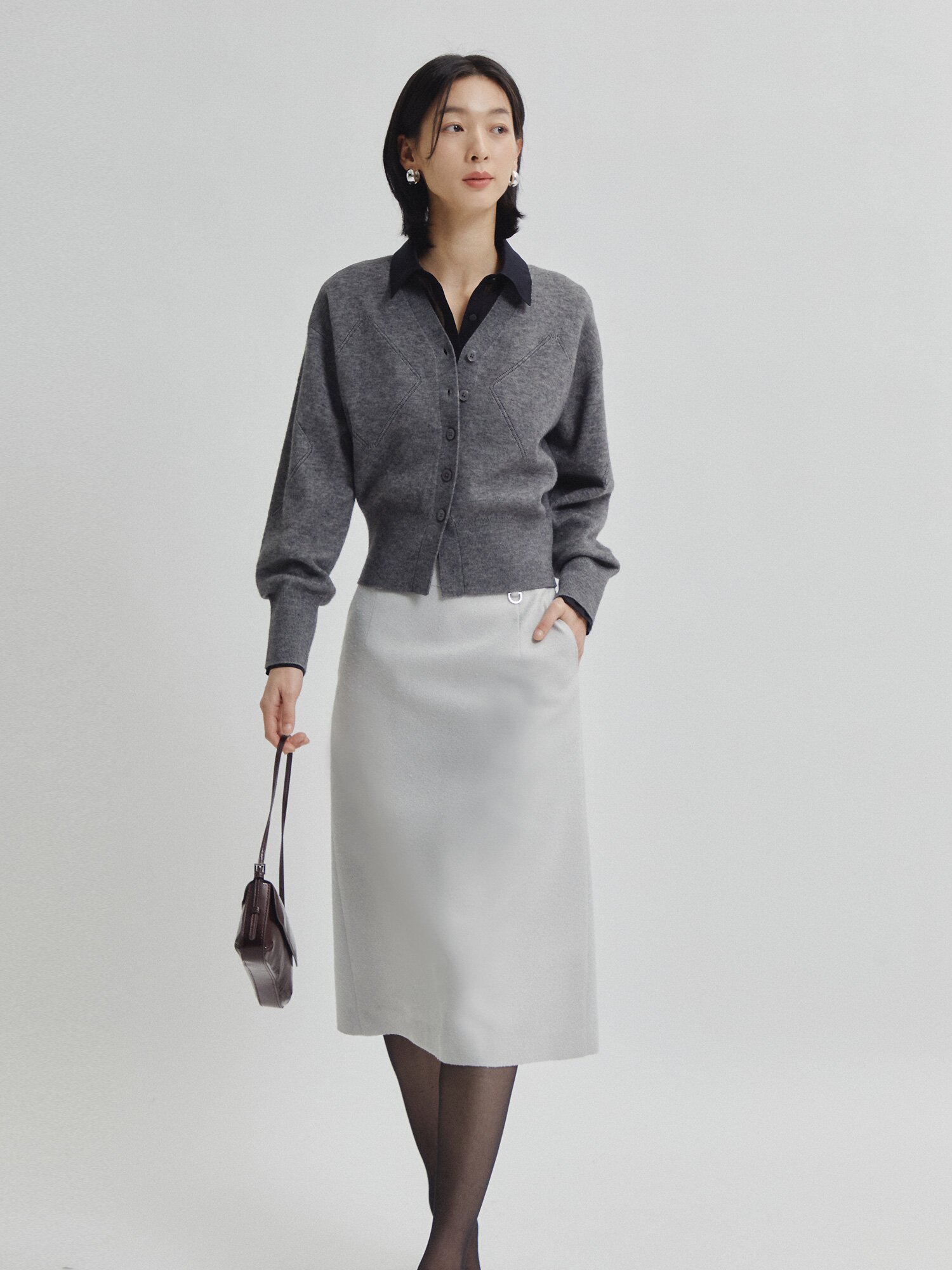 다이아 펀칭 브이넥 가디건 (GREY)