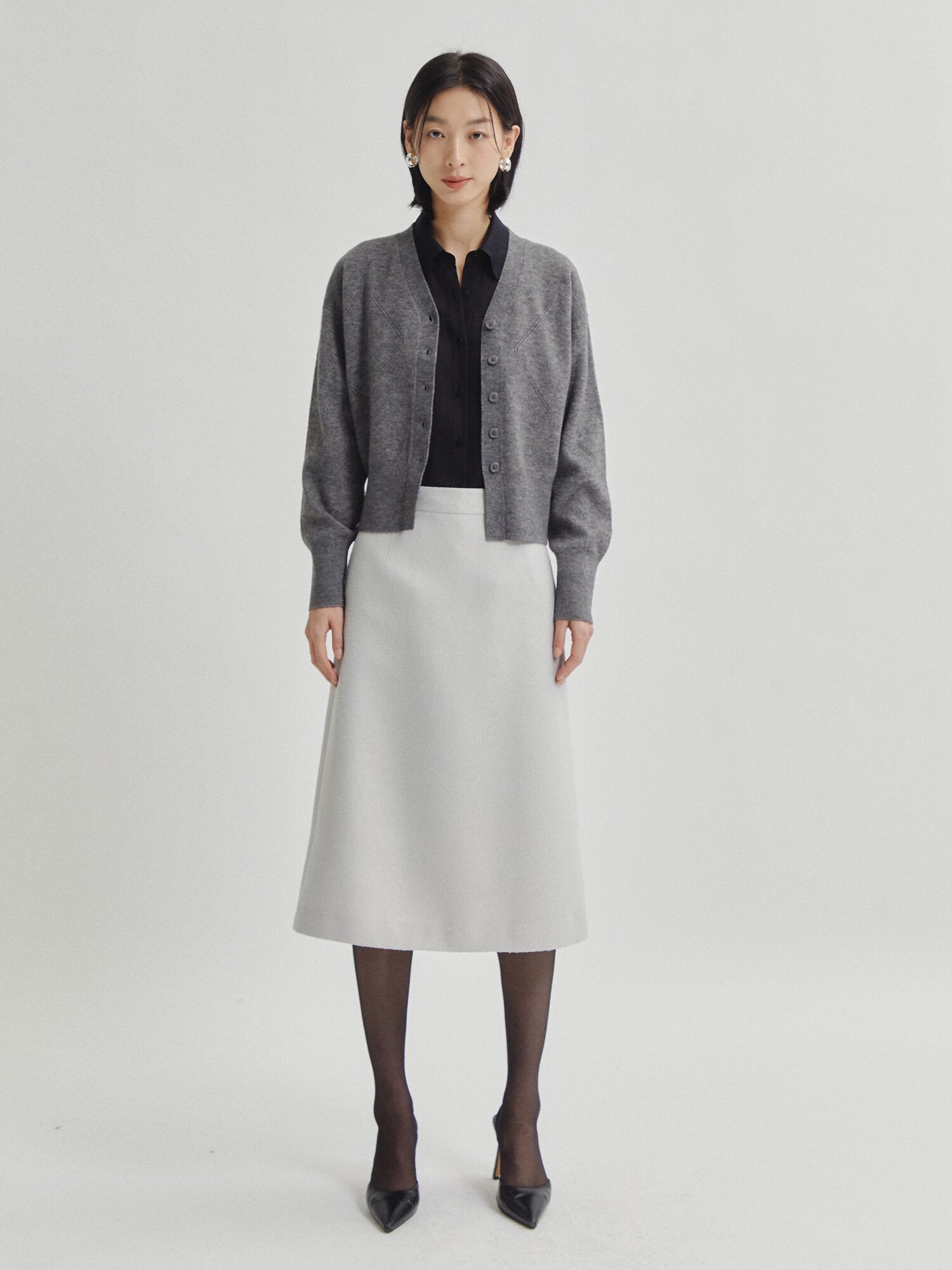 다이아 펀칭 브이넥 가디건 (GREY)