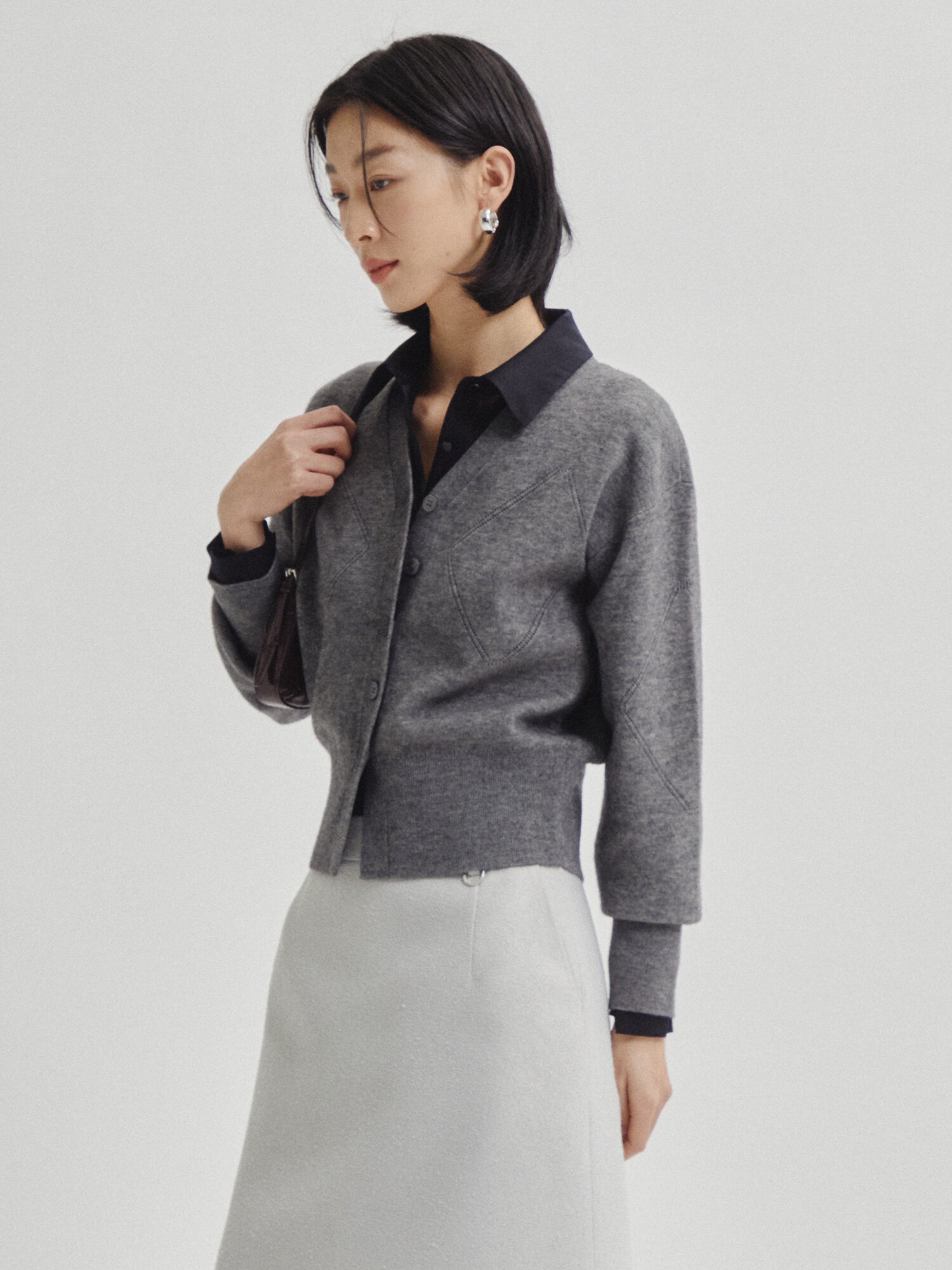 다이아 펀칭 브이넥 가디건 (GREY)