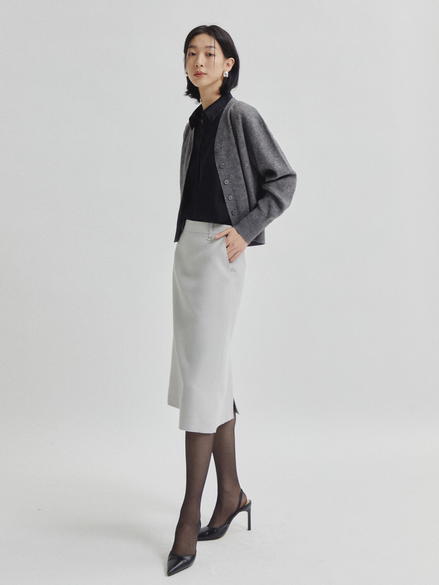 다이아 펀칭 브이넥 가디건 (GREY)