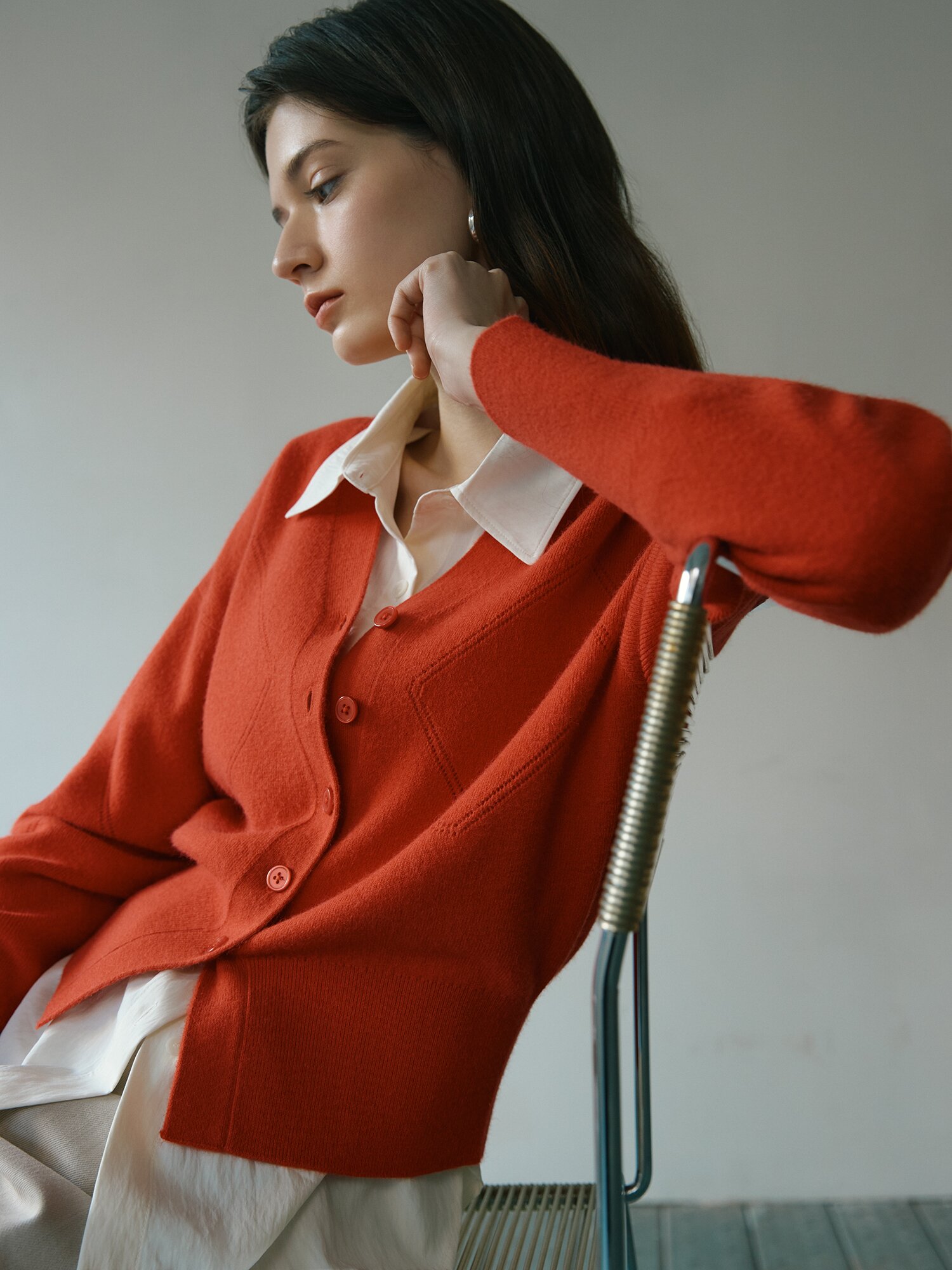 다이아 펀칭 브이넥 가디건 (RED)