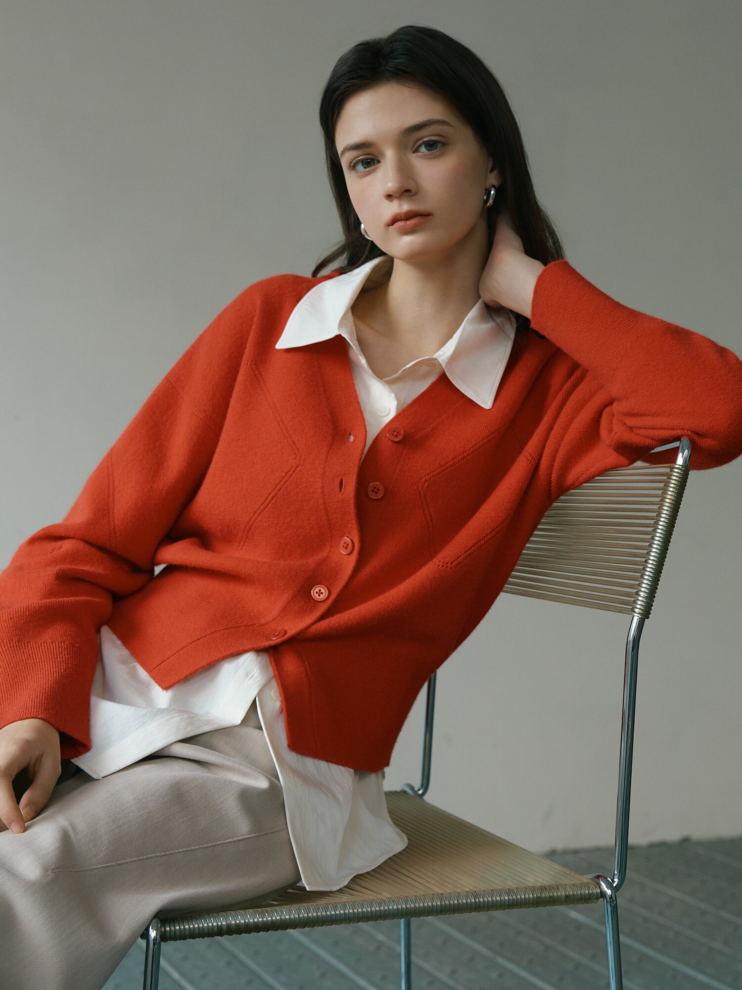 다이아 펀칭 브이넥 가디건 (RED)