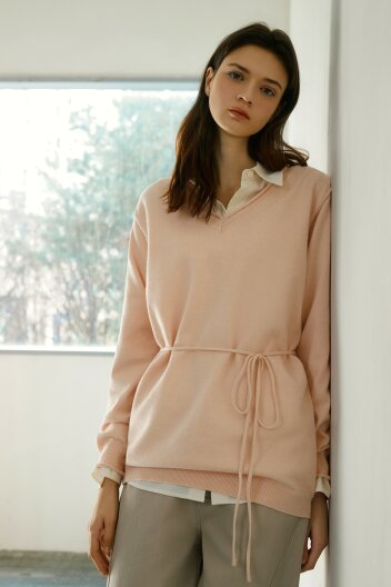 벨티드 브이넥 풀오버 니트 