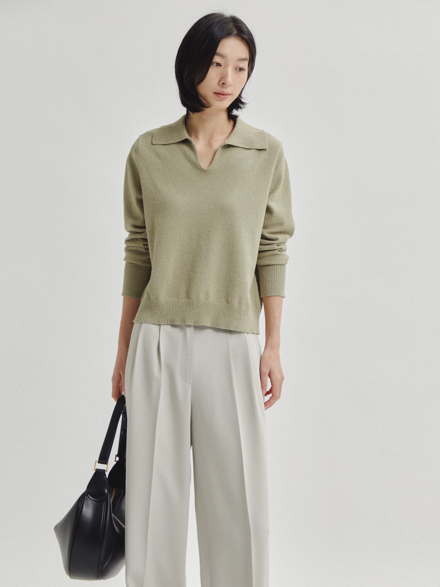 루즈핏 슬릿 칼라 풀오버 니트 (LIGHT KHAKI)