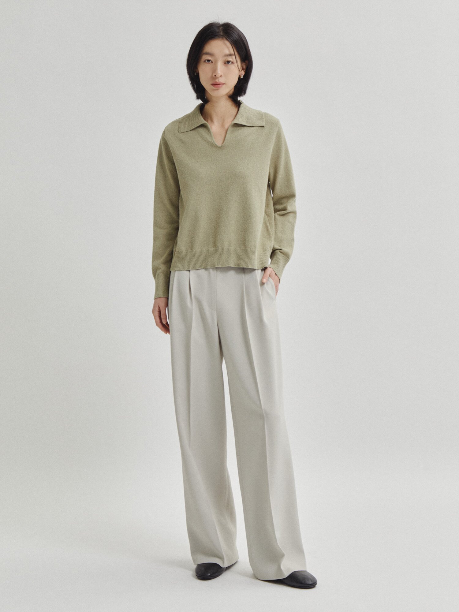 루즈핏 슬릿 칼라 풀오버 니트 (LIGHT KHAKI)