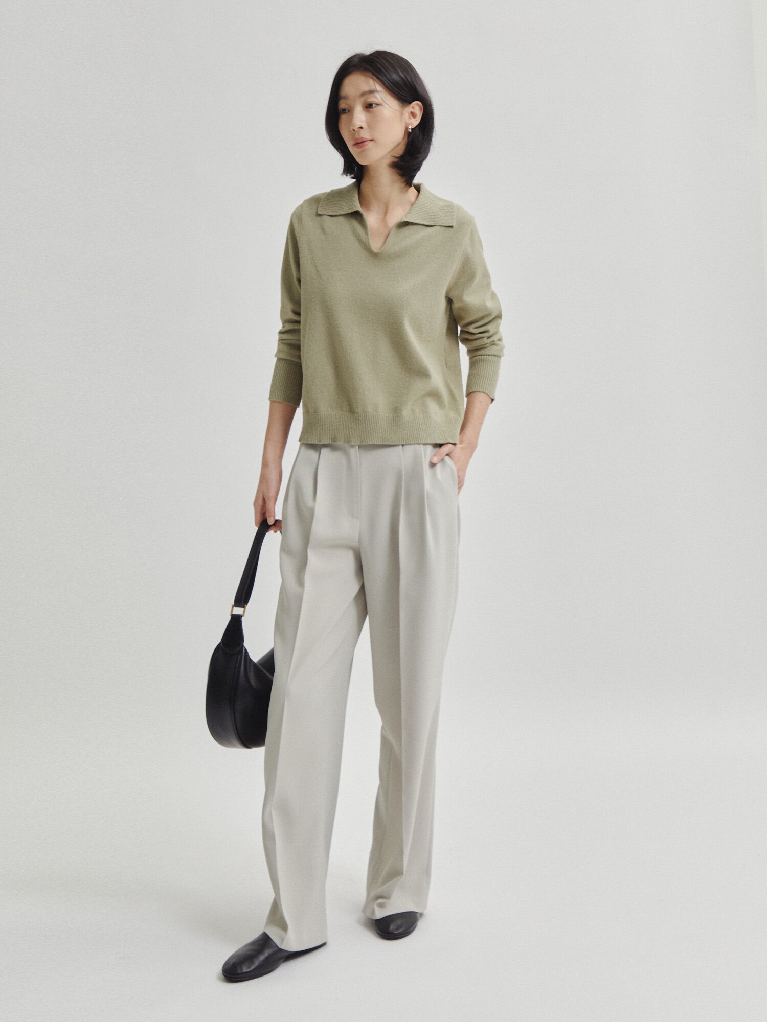 루즈핏 슬릿 칼라 풀오버 니트 (LIGHT KHAKI)