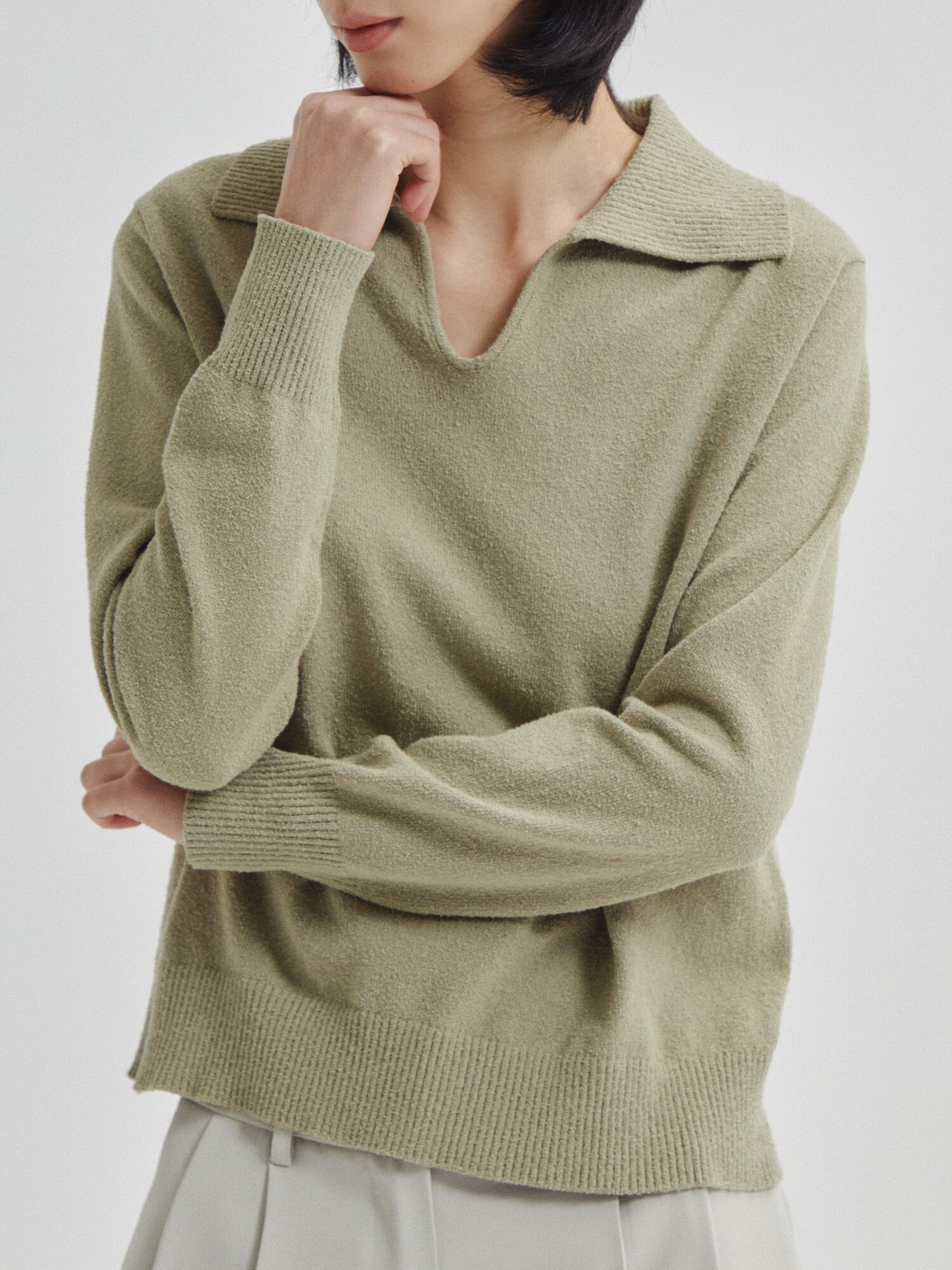 루즈핏 슬릿 칼라 풀오버 니트 (LIGHT KHAKI)